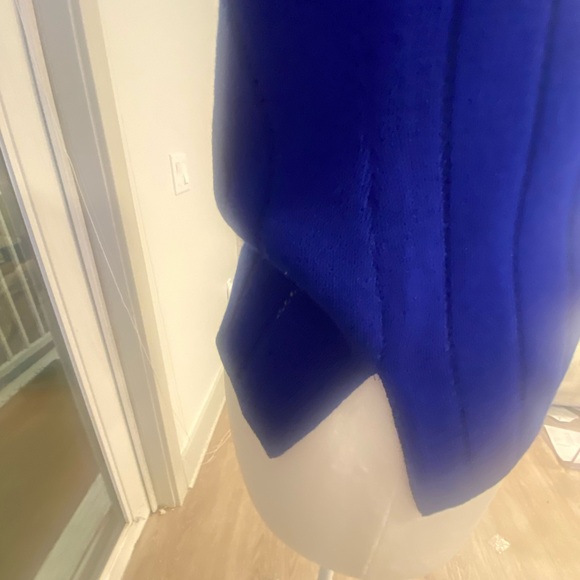 ST. JOHN royal blue long sleeve beaded and unique top. Never worn. NWOT. - Picture 6 of 10